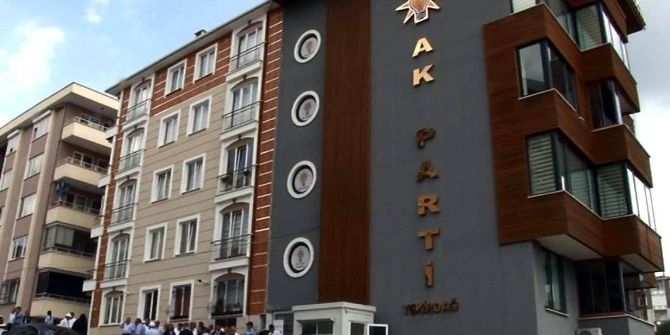 Ak Parti’den Yeniden Yapılandırma Uyarısı