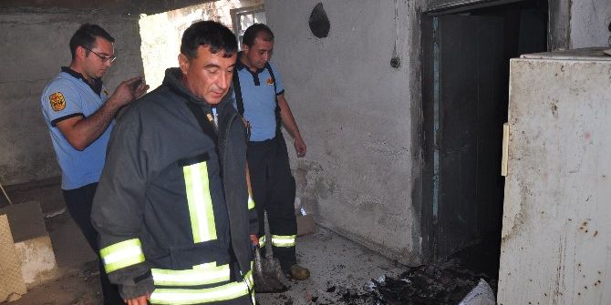 Milas’ta Terk Edilmiş Evdeki Yangın Mahalleliyi Tedirgin Etti