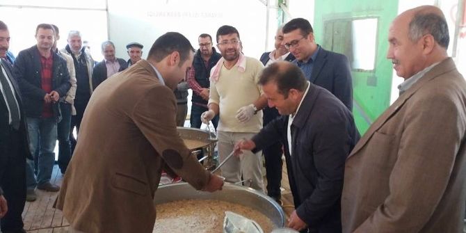 Aşureyi İmam Pişirdi, Muhtar İkram Etti