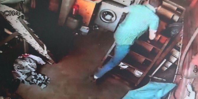 Cüzdanını Çaldığı İşyeri Sahibi İle Oturup Çay İçti