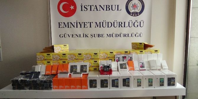 İstanbul’da 350 Bin Liralık Kaçak Telefon Ve Sağlıksız Yaprak Jelatin Operasyonu