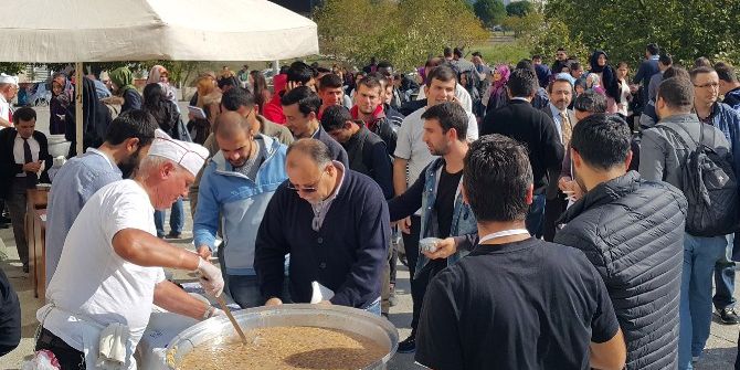Uludağ Üniversitesi’nde Aşure İkramı