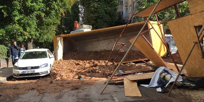 Erenköy’de Kamyon Dorsesi Devrildi, Bir İşçi Öldü