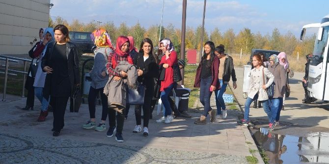 Erzurum’da İlk Kez Kız Öğrencilere Ücretsiz Buz Pateni