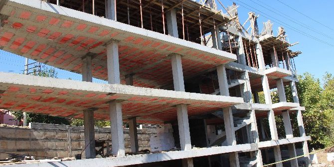 İnşaattan Düşen İşçi Öldü