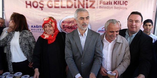 Kağıthane’de Vatandaşlara 18 Bin Adet Aşure İkram Edildi