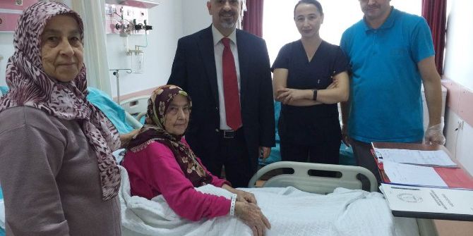 81 Yaşındaki Hastanın Mesanesinden 1 Kiloluk Tümör Çıktı