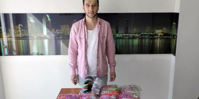 Çocuklar Üşümesin Diye Çorap Topluyor