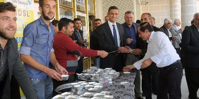 Çelikhan’da Bin 700 Kişilik Aşure Dağıtıldı