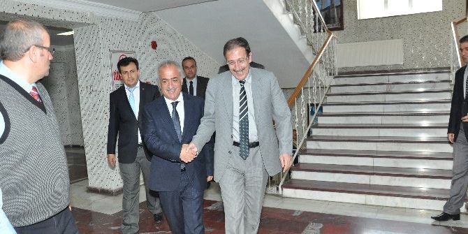 Rektör Prof. Dr. Çomaklı, Belediye Başkanı Bulutlar’ı Ziyaret Etti