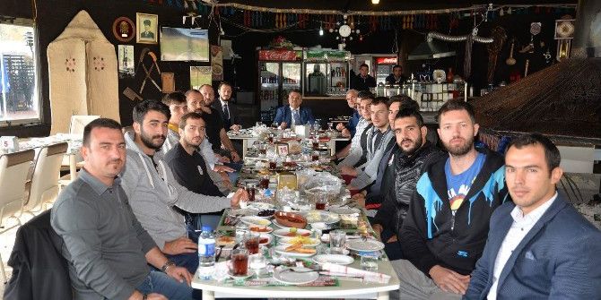 Başkan Yağcı, Basketbol Takımı İle Kahvaltıda Buluştu