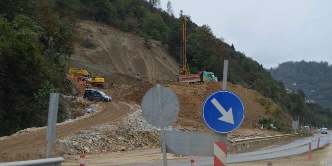 Of-çaykara-uzungöl Karayolu’nda 8 Ay Önce Meydana Gelen Heyelanla İlgili Çalışmalar Sürüyor