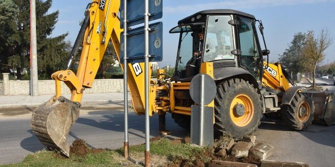 Nezih Tütüncü Bulvarında Kavşak Düzenlemesi Yapıldı