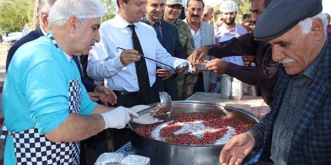 Samsat’ta Muharrem Ayı Nedeni İle Aşure Dağıtımı Yapıldı