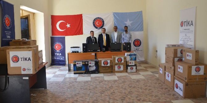 Somali’de Petrol Ve Doğal Kaynaklar Bakanlığı’na Donanım Desteği