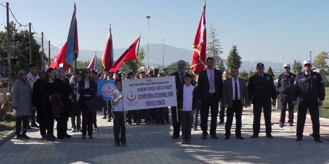 Beyşehir’de Öğrenciler “Osteoporoz” Hastalığına Dikkat Çekmek İçin Yürüdü