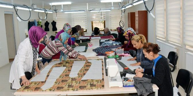 Komek Sınıfta Öğretiyor, Atölyede Kazandırıyor