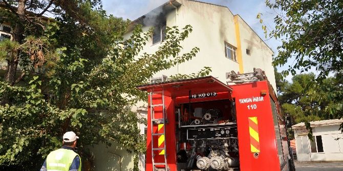 Eski Hastanede Çıkan Yangın Korkuttu