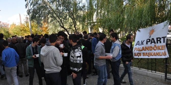 Palandöken Ak Parti İlçe Teşkilatı Aşure Dağıttı