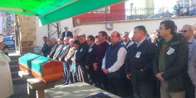 Mantar Toplarken Ölü Bulunan Şahıs Toprağa Verildi