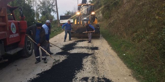 Akyazı’da Asfalt Yama Çalışmaları Sürüyor