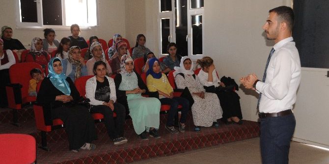 Cizre’de Kadın Kursiyerlere Yaşlıların Bakımı Semineri Verildi