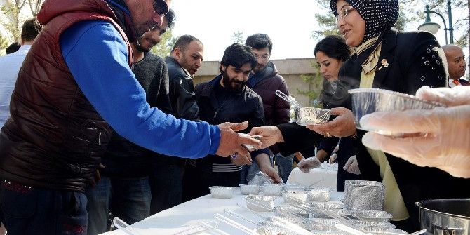 Meram Gençlik Meclisi’nden Aşure İkramı