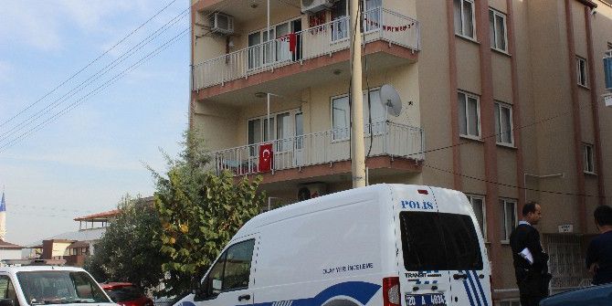 61 Yaşındaki Kadın Evinde Bıçaklanarak Öldürüldü