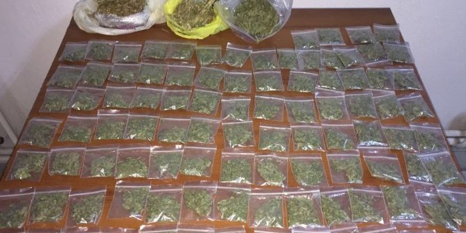 Efeler’de 330 Gram Esrar Satılamadan Yakalandı