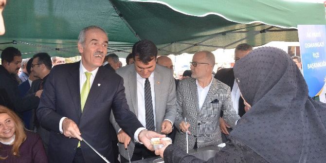 Başkanlar Aşure Dağıttı