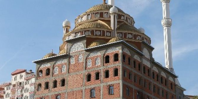 Esertepe Yeni Camisi’nin İlginç Mimarisi Görenleri Şaşırtıyor