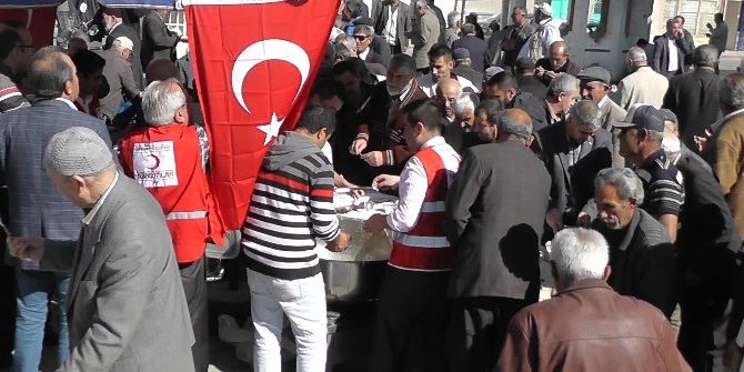 Kızılay Kulu Şubesi’nden Aşure Dağıtımı