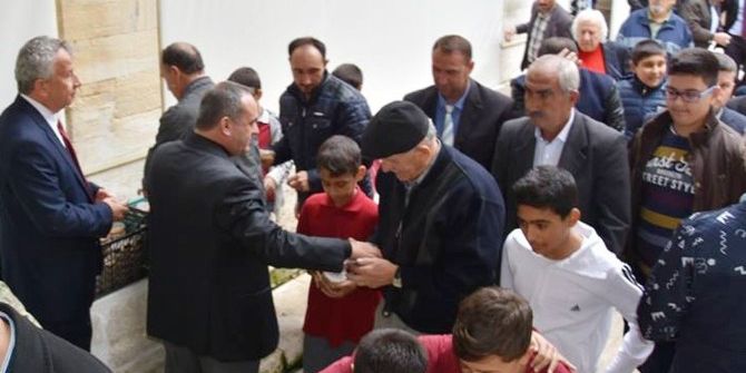 Hayrabolu Belediyesi 2 Bin 500 Aşure Dağıttı