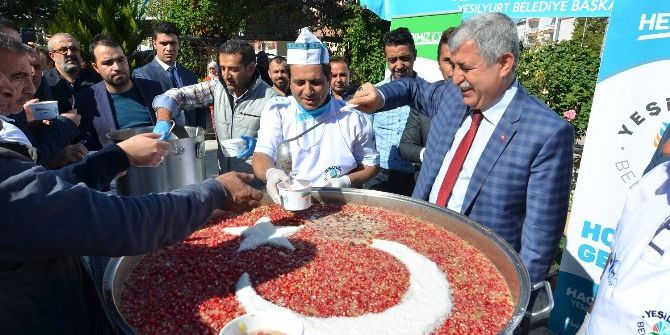 Yeşilyurt Belediyesinden Aşure İkramı