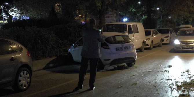 Kaza Yapan Otomobil Karşı Şeride Geçti: 1 Yaralı