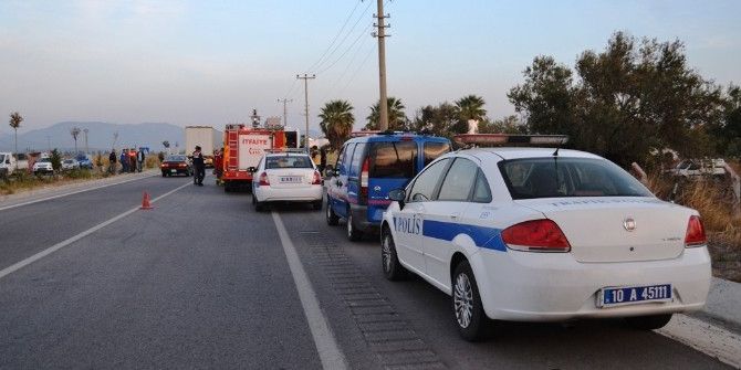 Balıkesir’de Otomobil Otobüse Arkadan Çarptı: 1 Ölü, 1 Yaralı