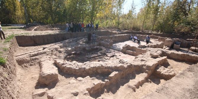 Bin 400 Yıllık Taban Mozaiği Çıkan Kazı Alanında Çalışmalar Sürüyor