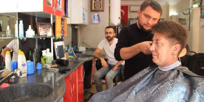 7 Yıldır Erkek Berberine Tıraş Oluyor