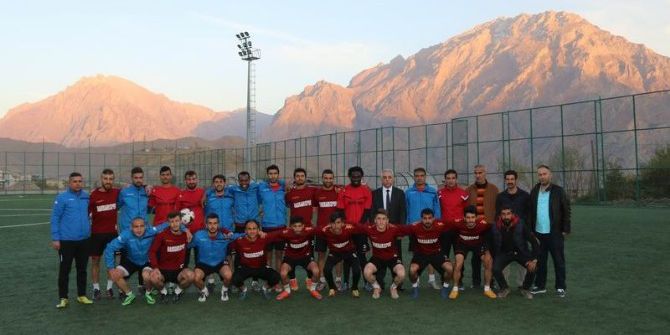 Vali Toprak’tan Hakkarisporlu Futbolculara Ziyaret