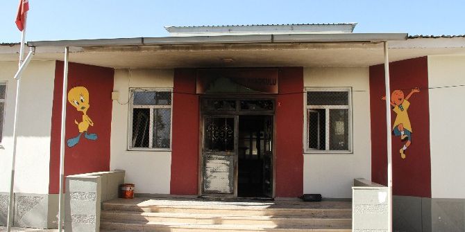 Miniklerin Eğitim Gördüğü Okulu Yaktılar