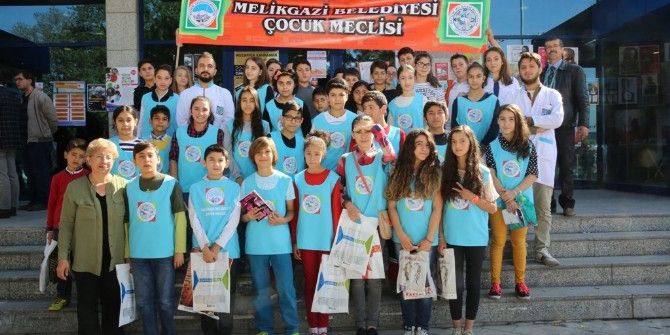 Melikgazi Belediyesi Çocuk Meclisi Üyeleri Kitap Fuarında