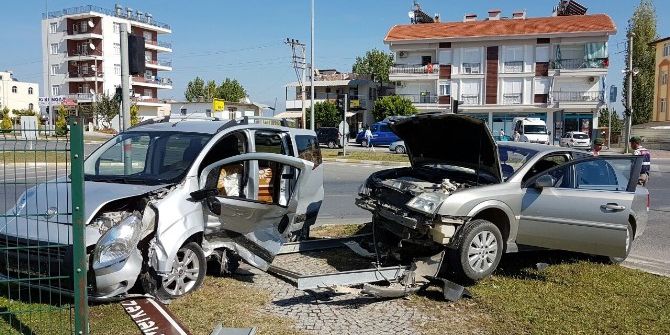 Manavgat’ta Trafik Kazası: 3 Yaralı