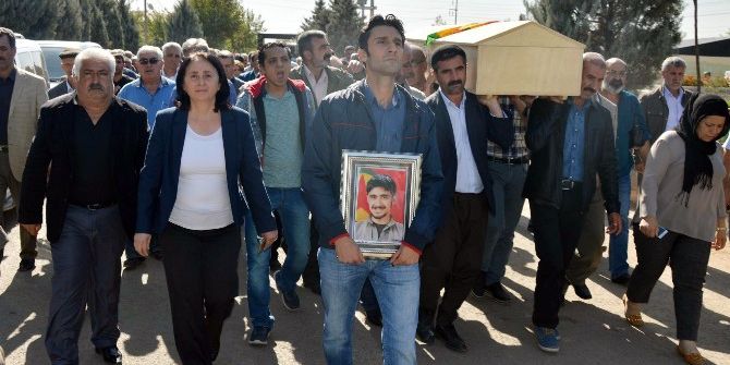 Hdp’li Vekil Teröristin Cenazesine Katıldı