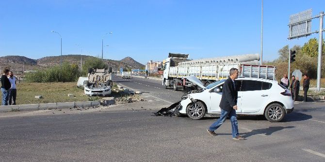 Tavşanlı’da Trafik Kazası: 5 Yaralı