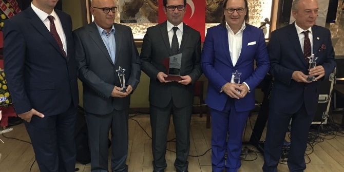 Bergama’da Kültür Ve Sanata Katkı Sağlayanlar Ödüllendirildi