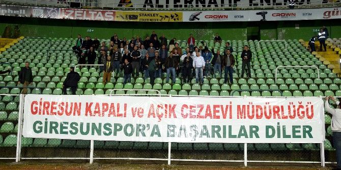 Mahkumlar Stadyumda Maç Seyretti