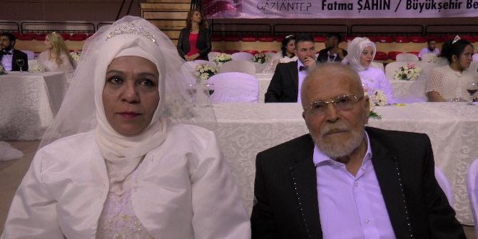 300 Çift Birden ’Evet’ Dedi