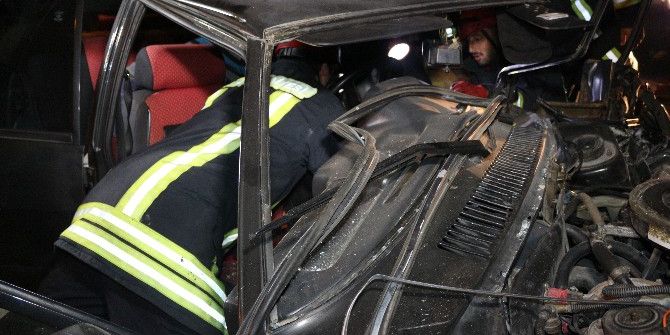 Konya’da İki Otomobil Kafa Kafaya Çarpıştı: 4 Yaralı