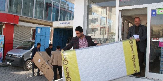 Şırnak’tan Muradiye’ye Gelen Aileye Destek
