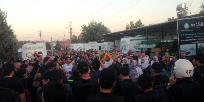 Terörist Fotoğrafı Taşıyan 3 Kişi Gözaltına Alındı